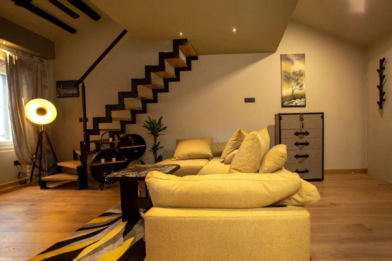 ˇdcˇ Modern Apartment Near The Church 罗维尼 外观 照片