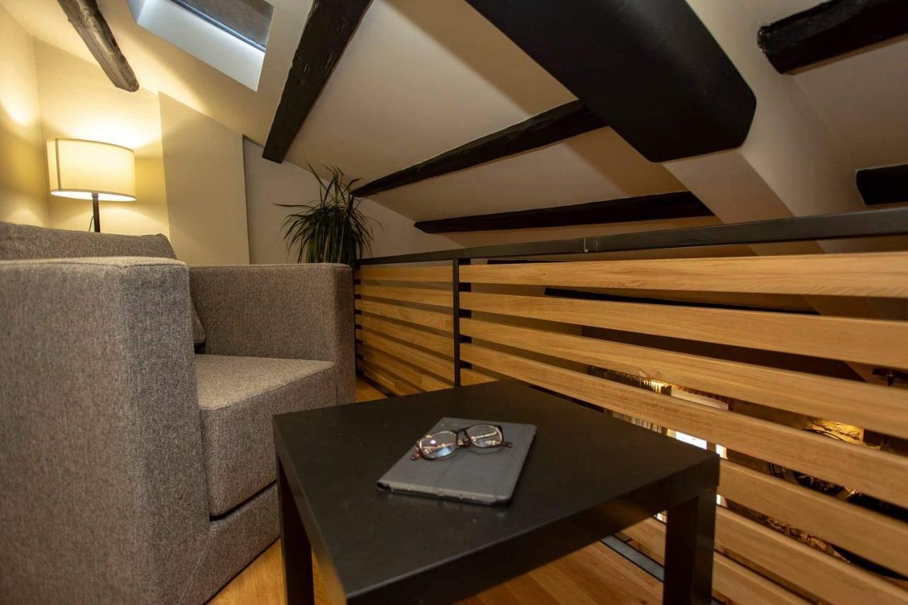 ˇdcˇ Modern Apartment Near The Church 罗维尼 外观 照片