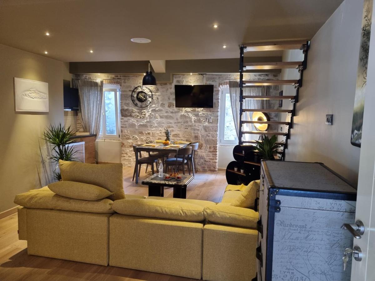 ˇdcˇ Modern Apartment Near The Church 罗维尼 外观 照片