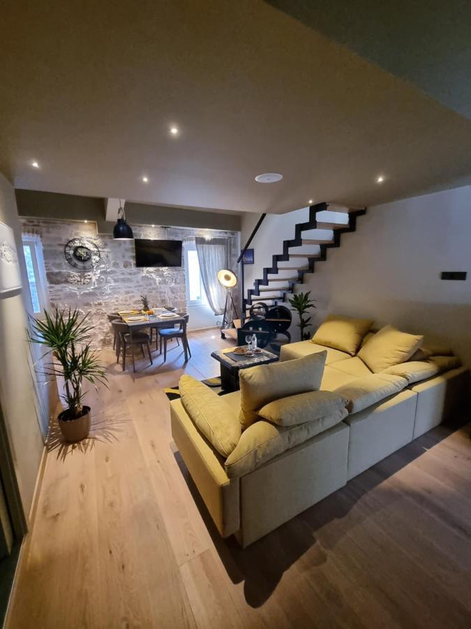 ˇdcˇ Modern Apartment Near The Church 罗维尼 外观 照片